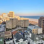 Luxe Beach Estate - 4 Bedrooms And 3 Bathrooms