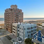 Luxe Beach Estate - 4 Bedrooms And 3 Bathrooms